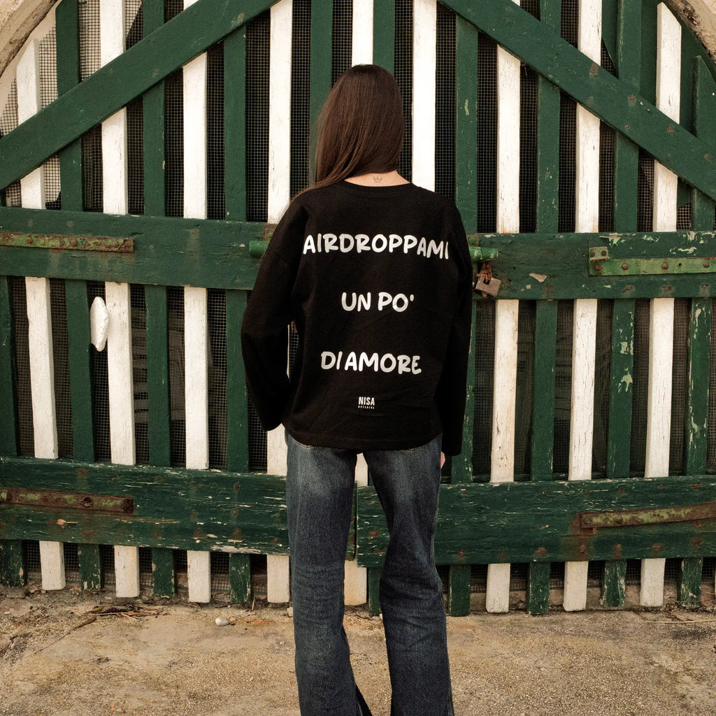 Longsleeve Nera "Airdroppami un po' di amore"