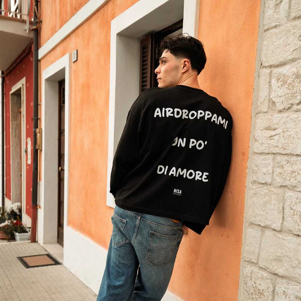 Longsleeve Nera "Airdroppami un po' di amore"